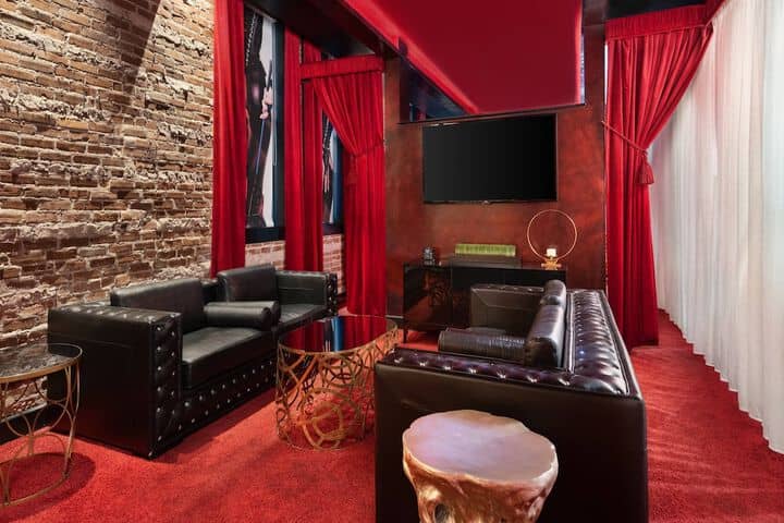 Room 43 of 97