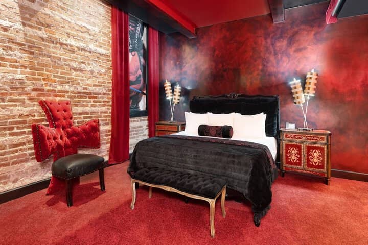 Room 28 of 97