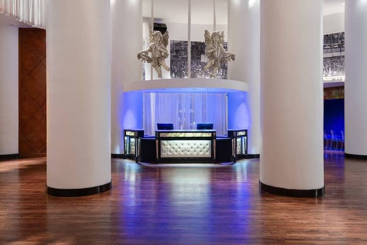 Hotel Interior 4 of 97