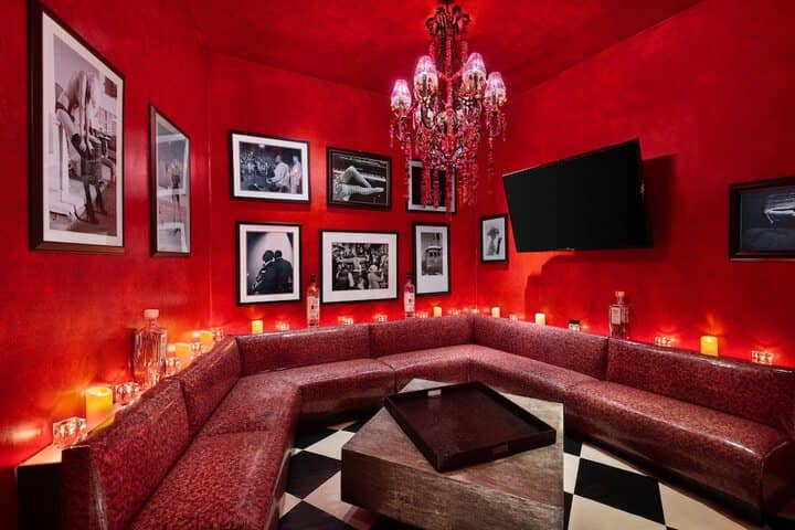 Lounge 84 of 97