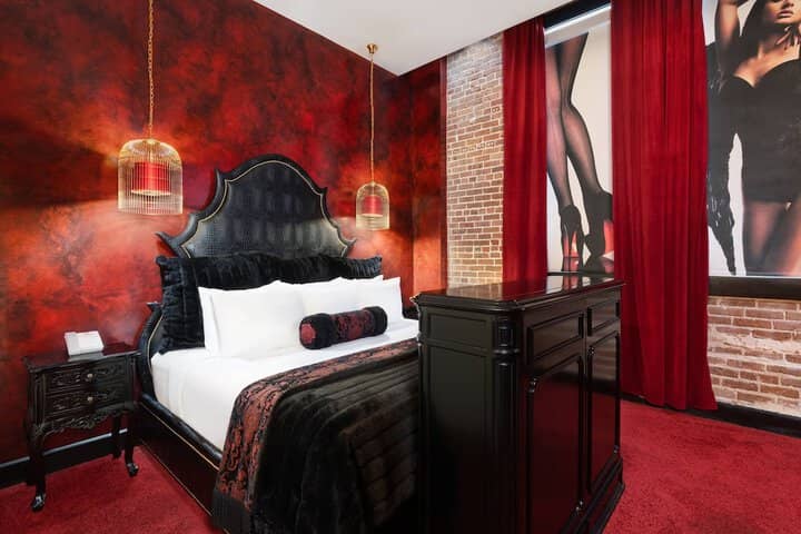 Room 33 of 97