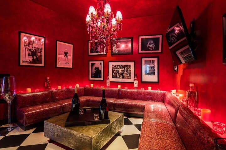 Lounge 77 of 97
